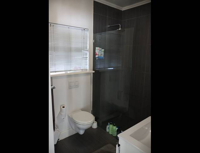 1 bed property to rent in ROSEBANK